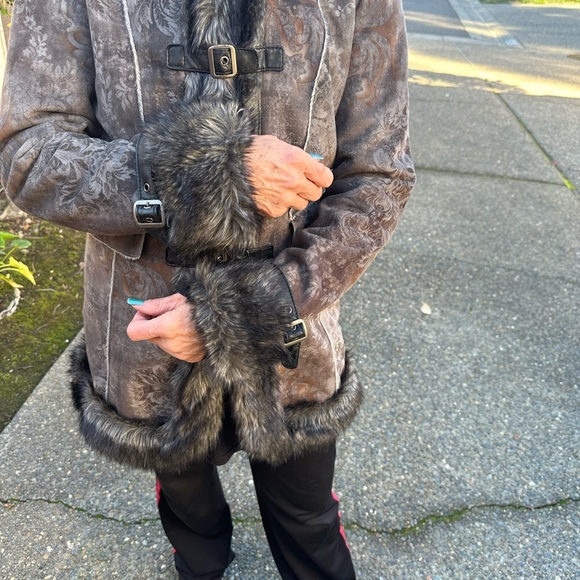 MontanaCo warm jacket. Never worn. Super soft. From OVERLAND Sheepskin Co - Picture 11 of 16